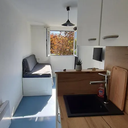 Studio Dans Residence Pour Location Courte Duree Et Etudiants Parking Gratuit Gieres Room photo