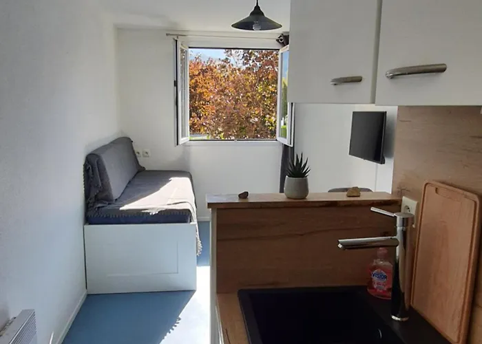 Studio Dans Residence Pour Location Courte Duree Et Etudiants Parking Gratuit
